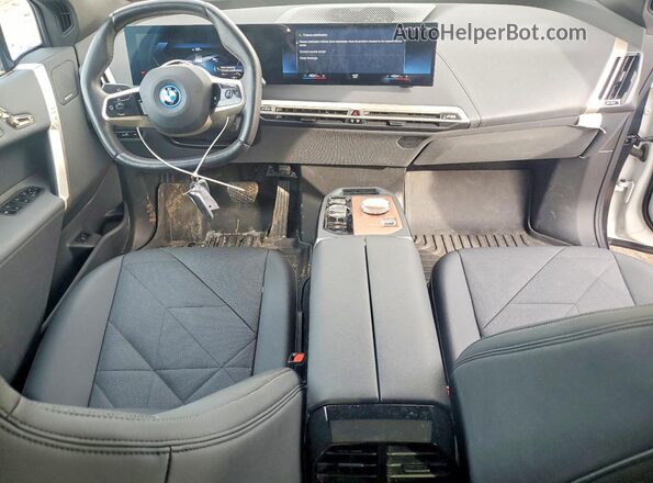 WB523CF08PCM08193 2023 BMW IX White Vista del salpicadero