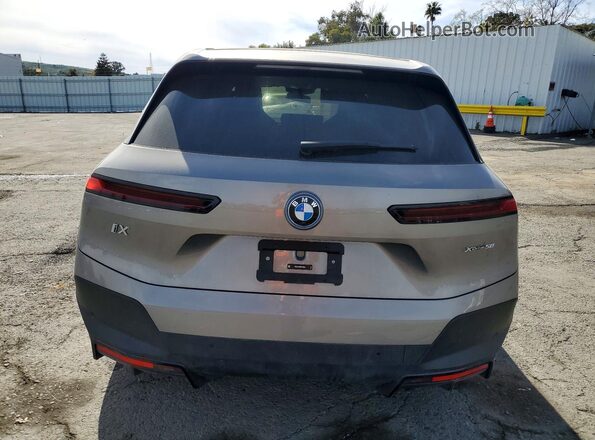 WB523CF08SCT44004 2025 BMW IX Gray უკანა ხედი