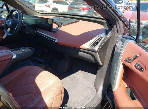 WB533CF03PCM07831 2023 BMW IX Blue Widok wnętrza z przodu