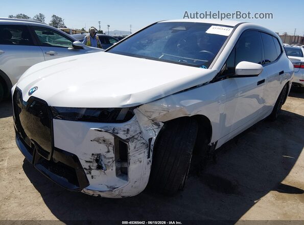 WB543CF00TCU96319 2026 BMW IX White Передня ліва чверть