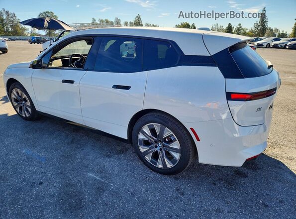 WB543CF04TCV02588 2026 BMW IX White Rear left