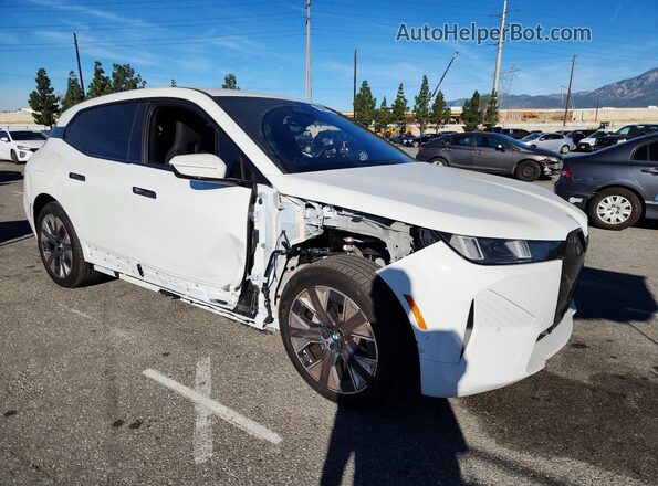 WB543CF04TCV02588 2026 BMW IX White Front right