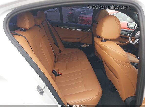 WBA13AG08PCM25608 2023 BMW 5 SERIES White Widok naklejki z numerem VIN