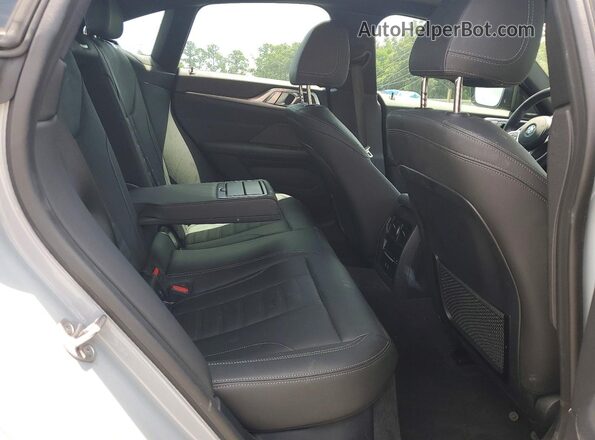 WBA13AW04RFR22612 2024 BMW M4 Gray Widok tylnych siedzeń
