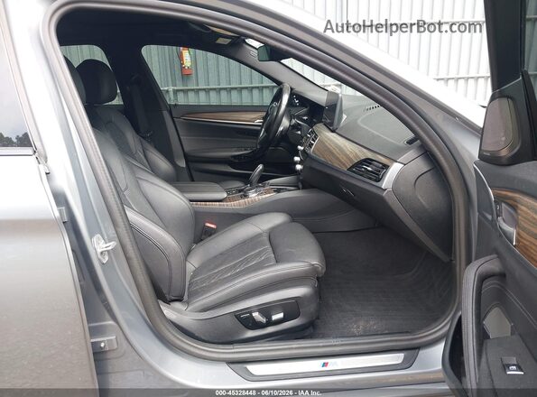 WBA13BJ03PCN10290 2023 BMW 5 SERIES Серый Вид салона спереди