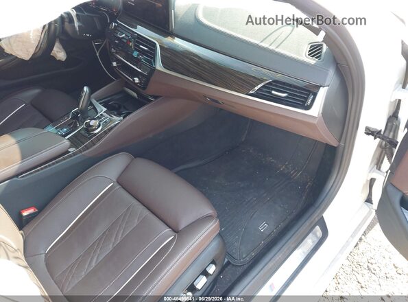 WBA13BK03PCM39168 2023 BMW M5 Белый Вид салона спереди