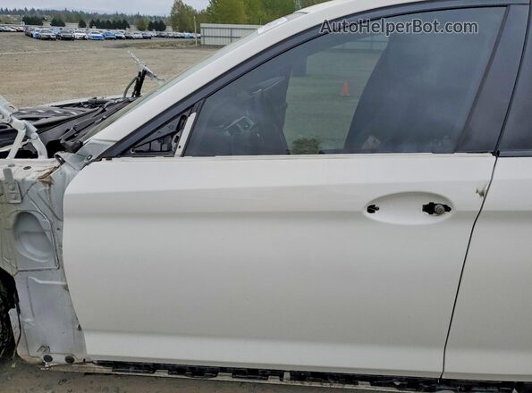 WBA13BK04NCJ66237 2022 BMW M5 White Widok wnętrza z przodu
