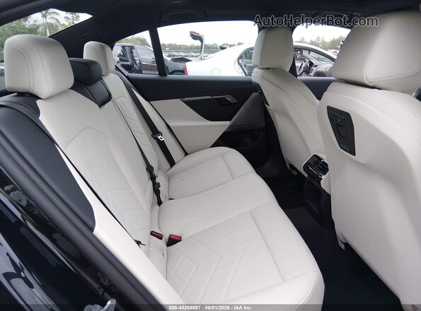 WBA13FK07TCX10136 2026 BMW 5 SERIES Black VIN კოდის სტიკერის ხედი