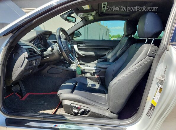WBA1J7C54GV360562 2016 BMW M2 Silver წინა სალონის ხედი