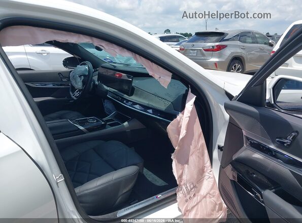 WBA23EH00PCN79921 2023 BMW 7 SERIES White Widok wnętrza z przodu