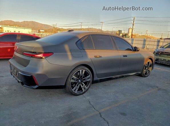 WBA23EH03PCM28457 2023 BMW 7 SERIES Gray Trasero derecho