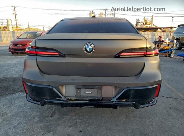 WBA23EH03PCM28457 2023 BMW 7 SERIES Gray Vista trasera