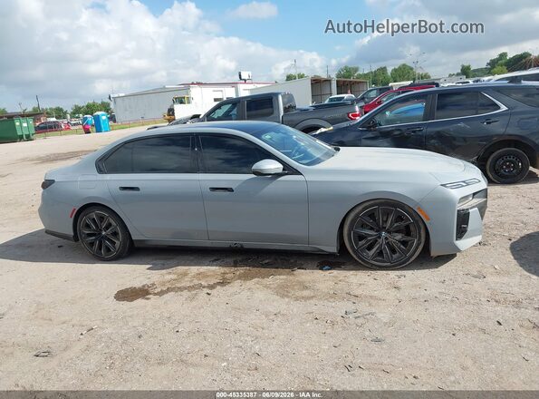 WBA23EH08PCM54262 2023 BMW 7 SERIES Gray Widok wnętrza z tyłu