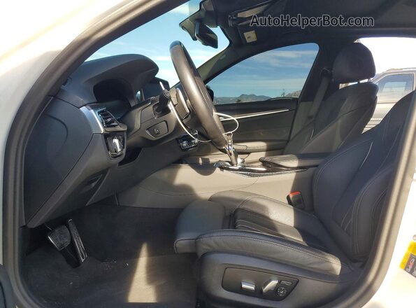 WBA33AG0XPCM01495 2023 BMW 5 SERIES White Вид салону спереду