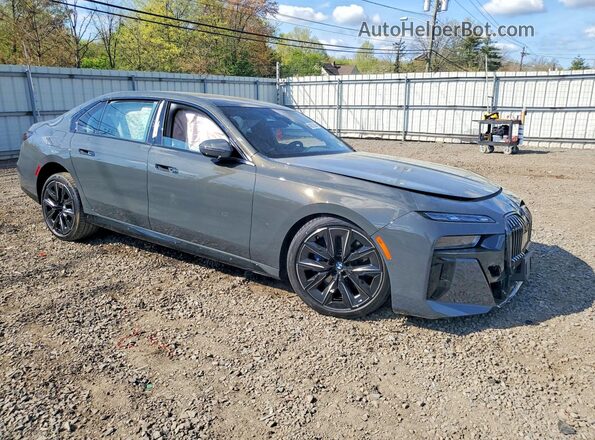 WBA33EH08SCV55251 2025 BMW 7 SERIES Gray Delantero derecho
