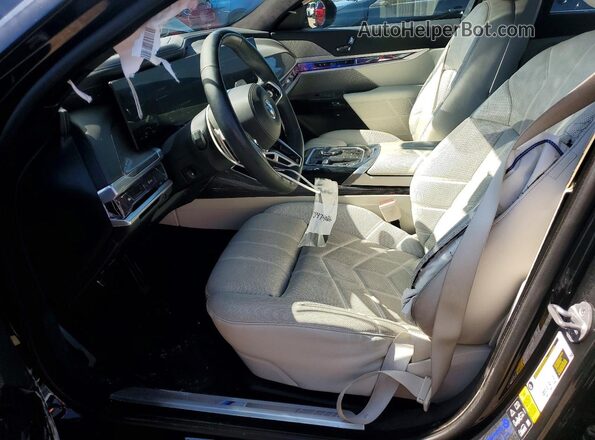 WBA33EJ01PCL68158 2023 BMW OTHER Черный Вид салона спереди