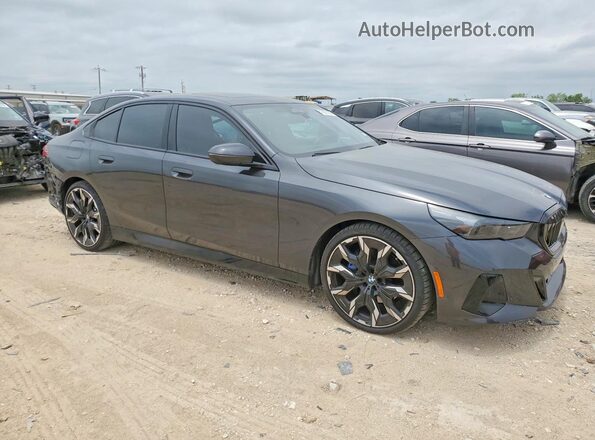 WBA43FJ00SCU14680 2025 BMW 5 SERIES Черный Передняя правая четверть