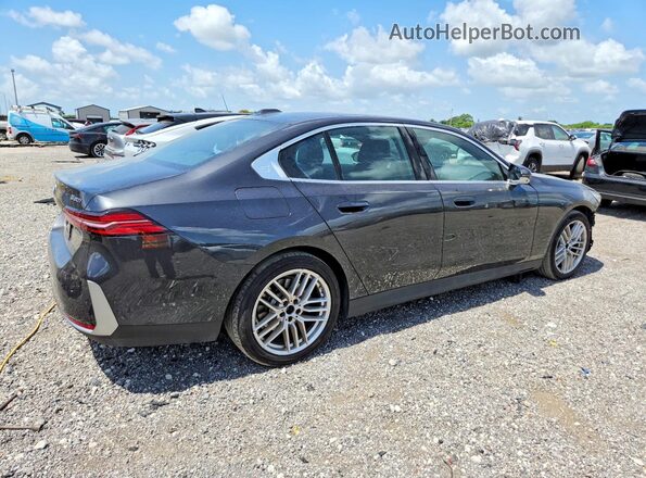 WBA43FJ01SCU59689 2025 BMW 5 SERIES Gray უკანა მარჯვენა