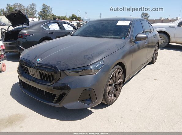 WBA43FJ01TCW22729 2026 BMW 5 SERIES Black Առջևի ձախ երեք քառորդ տեսարան