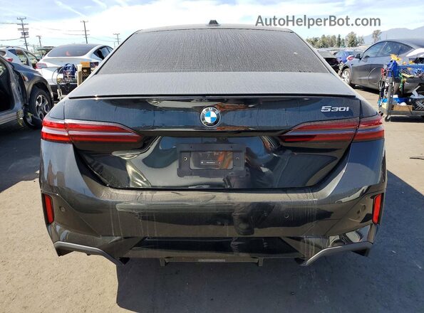 WBA43FJ03RCR61937 2024 BMW 5 SERIES Black Вид ззаду