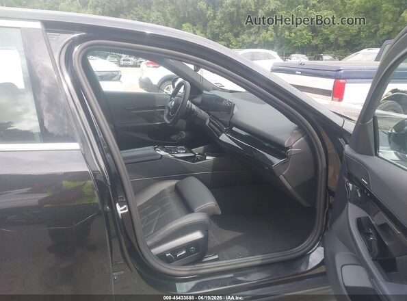 WBA43FJ03TCV59794 2026 BMW 5 SERIES Black Սալոնի դիմացի տեսք