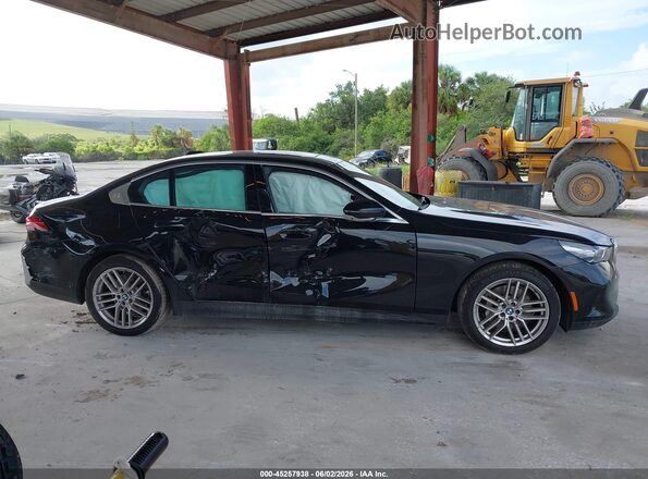 WBA43FJ05SCU73241 2025 BMW 5 SERIES Черный Вид задней части салона