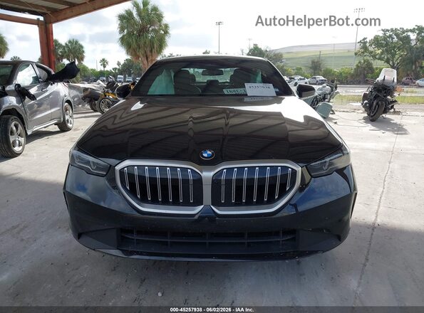 WBA43FJ05SCU73241 2025 BMW 5 SERIES Черный Вид щитка приборов