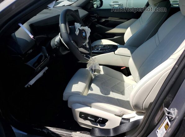 WBA43FJ06TCV41290 2026 BMW 5 SERIES Gray Սալոնի դիմացի տեսք