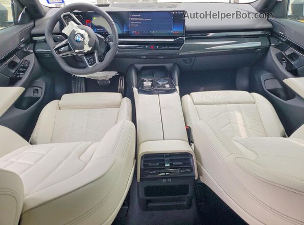 WBA43FJ06TCV41290 2026 BMW 5 SERIES Gray Առջևի վահանակի տեսք