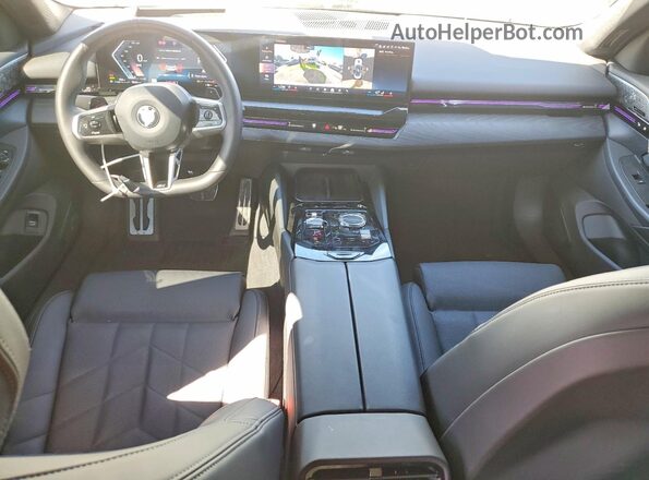 WBA43FJ07RCS27365 2024 BMW 5 SERIES White Вид панелі приладів
