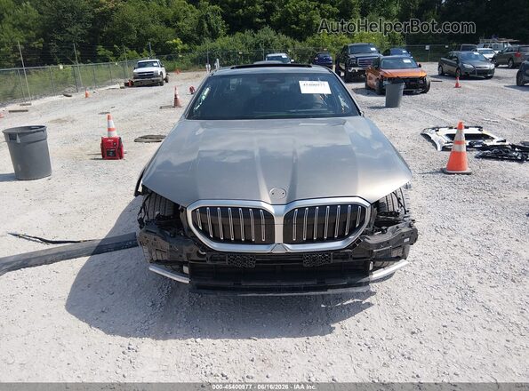 WBA43FJ09RCS37850 2024 BMW 5 SERIES Gold Вид спереду