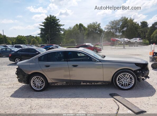 WBA43FJ09RCS37850 2024 BMW 5 SERIES Gold Панорамний вид салону 360°