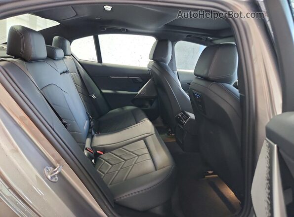 WBA43FJ09TCV65373 2026 BMW 5 SERIES Silver Вид задніх сидінь