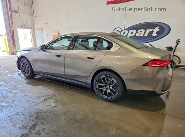 WBA43FJ09TCV65373 2026 BMW 5 SERIES Silver Задня ліва чверть