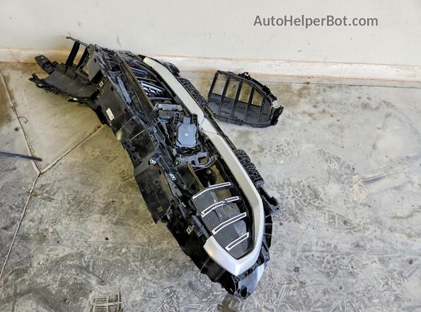 WBA43FJ09TCV65373 2026 BMW 5 SERIES Silver Вид підкапотного простору