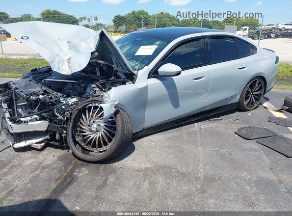 WBA43FJ0XSCU14332 2025 BMW 5 SERIES Серый Передняя левая четверть