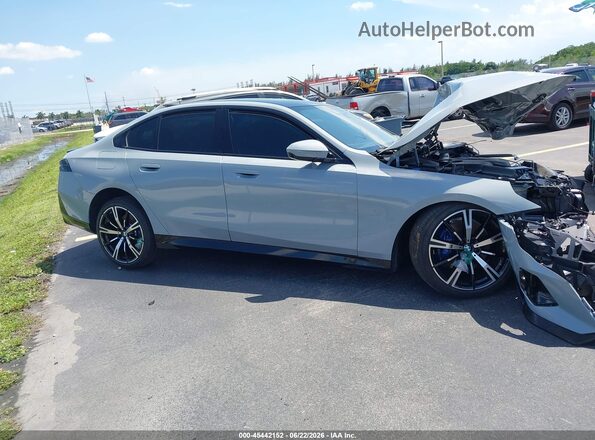WBA43FJ0XSCU14332 2025 BMW 5 SERIES Серый Панорамный вид салона 360°