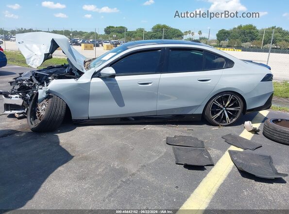 WBA43FJ0XSCU14332 2025 BMW 5 SERIES Серый 