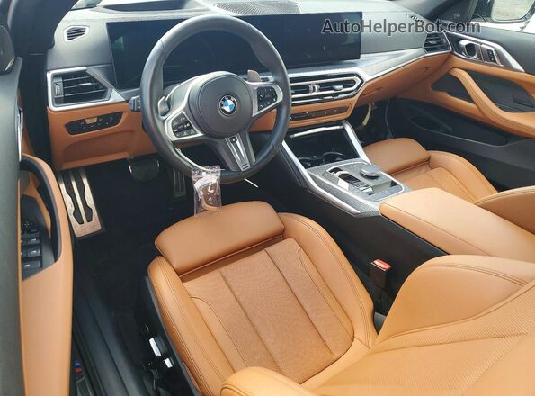 WBA53AT03RCP40732 2024 BMW M4 White Vista del salpicadero