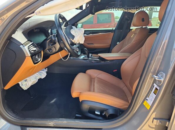 WBA53BJ03MWW88969 2021 BMW 5 SERIES Gray Front interior view