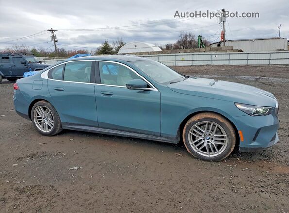WBA53FJ00SCT65758 2025 BMW 5 SERIES Teal Przód prawy