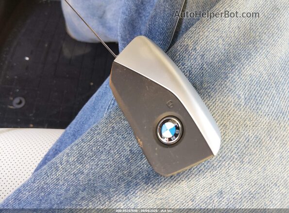 WBA53FJ01TCX63854 2026 BMW 5 SERIES Light Blue Вид панели приборов