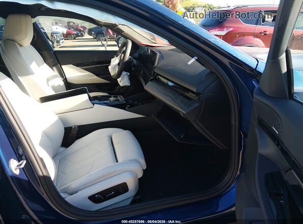 WBA53FJ01TCX63854 2026 BMW 5 SERIES Light Blue Вид салона спереди