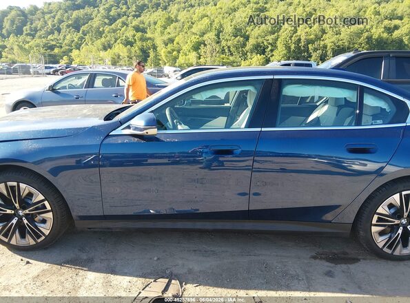 WBA53FJ01TCX63854 2026 BMW 5 SERIES Light Blue Панорамный вид салона 360°