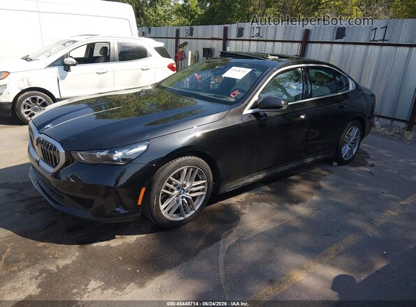 WBA53FJ03RCP96377 2024 BMW 5 SERIES Black წინა მარცხენა ხედი სამი მეოთხედიდან