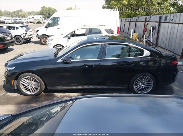 WBA53FJ03RCP96377 2024 BMW 5 SERIES Black სალონის 360-გრადუსიანი ხედი