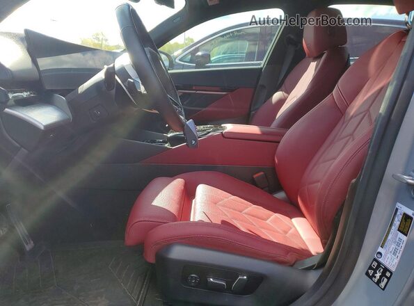 WBA53FJ03SCU28481 2025 BMW 5 SERIES Gray Front interior view