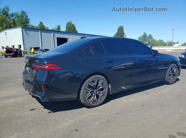 WBA53FJ04RCS67004 2024 BMW 5 SERIES Черный Задняя правая четверть