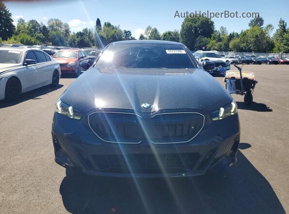 WBA53FJ04RCS67004 2024 BMW 5 SERIES Черный Вид спереди