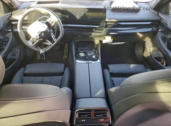 WBA53FJ04TCV68931 2026 BMW 5 SERIES Gray Առջևի վահանակի տեսք